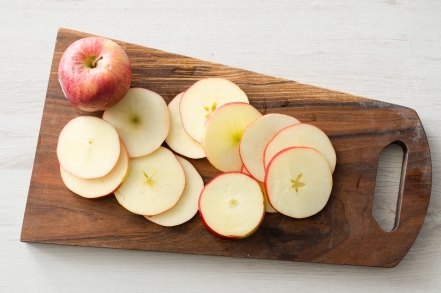 Preparazione Sandwich con mele, speck, formaggio filante - Fase 1 Preparazione Sandwich con mele, speck, formaggio filante - Fase 1