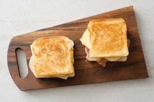 Preparazione Sandwich con mele, speck, formaggio filante - Fase 3