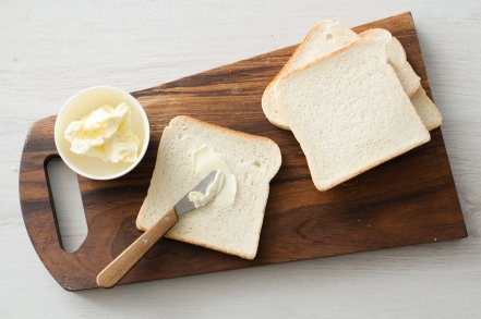 Preparazione Sandwich con mele, speck, formaggio filante - Fase 2 Preparazione Sandwich con mele, speck, formaggio filante - Fase 2