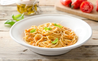 Spaghetti al pomodoro e tonno 