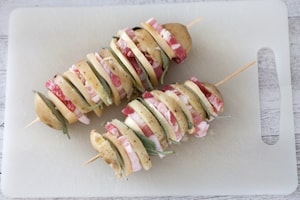 Preparazione Spiedini di patate, scamorza e pancetta - Fase 2