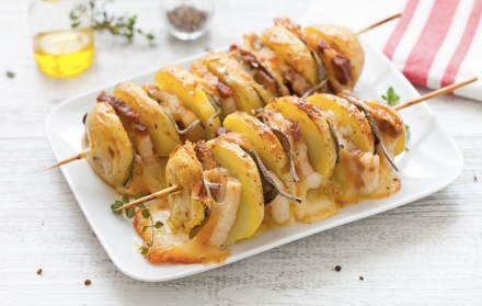 Preparazione Spiedini di patate, scamorza e pancetta - Fase 3 Preparazione Spiedini di patate, scamorza e pancetta - Fase 3