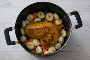 Preparazione Arrosto di vitello al curry con cipolline - Fase 2