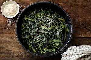 Preparazione Bietole al burro e formaggio grattugiato in padella - Fase 3