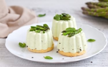 Budini di formaggio fresco e asparagi 