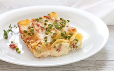 Cannelloni al formaggio fresco, piselli e pancetta 