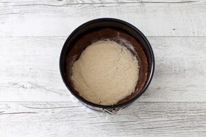 Preparazione Crostata al cioccolato e ciliegie - Fase 2