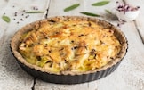 Crostata salata con germogli di ravanello