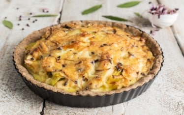 Crostata salata con germogli di ravanello