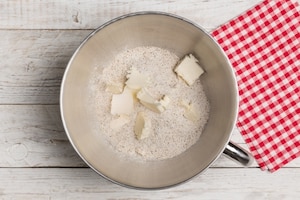 Preparazione Crostata salata con germogli di ravanello - Fase 1