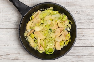 Preparazione Crostata salata con germogli di ravanello - Fase 2