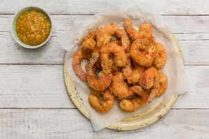Preparazione Gamberi fritti al cocco con salsa all'arancia  - Fase 3