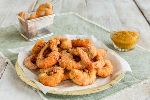 Preparazione Gamberi fritti al cocco con salsa all'arancia  - Fase 3
