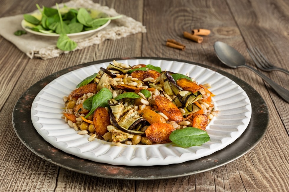 Insalata di farro con verdure speziate ricetta