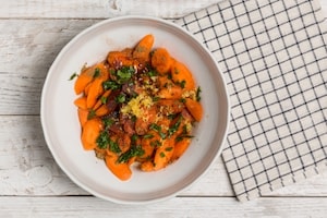 Preparazione Insalata di farro con verdure speziate - Fase 1