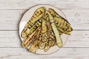 Preparazione Insalata di farro con verdure speziate - Fase 2