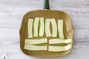 Preparazione Involtini di melanzane e zucchine con speck e mozzarella - Fase 2