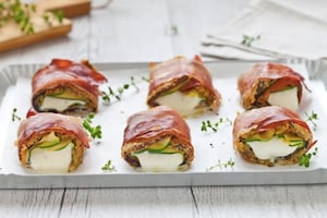 Preparazione Involtini di melanzane e zucchine con speck e mozzarella - Fase 4