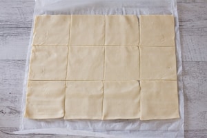 Preparazione Involtini di pasta sfoglia con asparagi, ricotta, pancetta e semi di nigella  - Fase 2