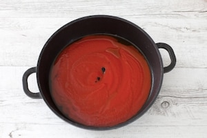 Preparazione Nidi di spaghetti al forno con mozzarella e salsa di pomodoro alla vaniglia  - Fase 1