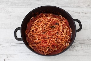 Preparazione Nidi di spaghetti al forno con mozzarella e salsa di pomodoro alla vaniglia  - Fase 2