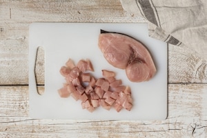Preparazione Pasta con pesce spada, pistacchi e scorza di limone - Fase 1