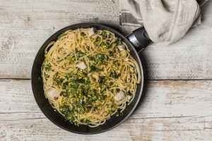 Preparazione Pasta con pesce spada, pistacchi e scorza di limone - Fase 2