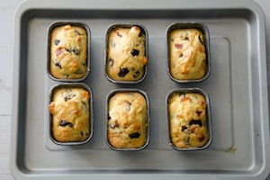 Preparazione Plumcake salati con prosciutto e olive - Fase 4