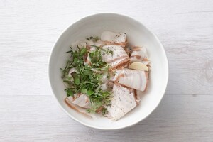 Preparazione Pollo alle erbe con pomodorini secchi - Fase 1