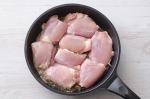 Preparazione Pollo alle erbe con pomodorini secchi - Fase 2