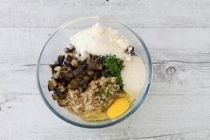 Preparazione Polpette di quinoa e melanzane - Fase 2