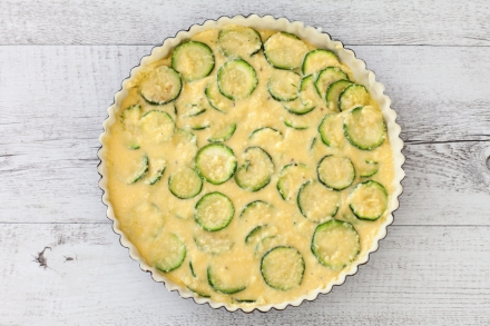 Preparazione Quiche alle zucchine, fiori di zucca e mozzarella  - Fase 3 Preparazione Quiche alle zucchine, fiori di zucca e mozzarella  - Fase 3