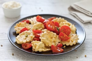 Preparazione Ravioli ripieni di ricotta e pistacchi con pomodorini  - Fase 5