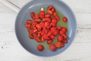 Preparazione Ravioli ripieni di ricotta e pistacchi con pomodorini  - Fase 4