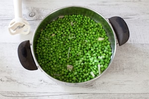 Preparazione Risotto alla crema di piselli, mozzarella e limone - Fase 1