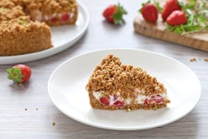 Preparazione Sbriciolata alle fragole senza cottura - Fase 4