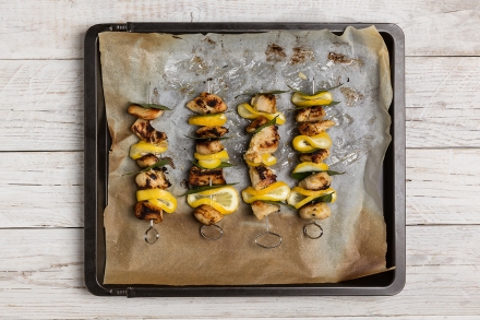 Preparazione Spiedini di pollo al limone e miele - Fase 2 Preparazione Spiedini di pollo al limone e miele - Fase 2