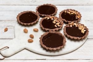 Preparazione Tartellette al cioccolato e frutta secca - Fase 5