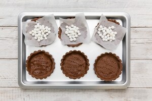 Preparazione Tartellette al cioccolato e frutta secca - Fase 3