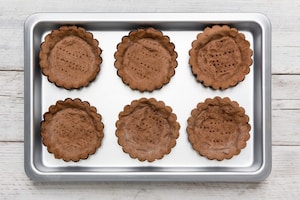 Preparazione Tartellette al cioccolato e frutta secca - Fase 3