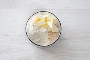 Preparazione Torta alle mandorle con pere e cioccolato - Fase 1