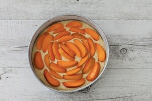 Preparazione Torta di albicocche e ricotta - Fase 2