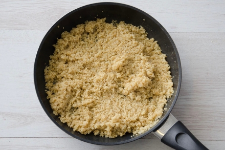 Preparazione Torta di mele e quinoa - Fase 2 Preparazione Torta di mele e quinoa - Fase 2