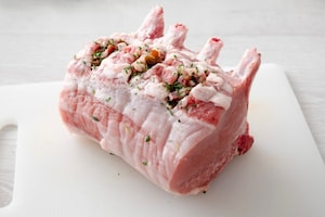 Preparazione Carré di maiale con albicocche e bacon - Fase 2