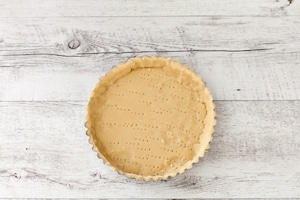 Preparazione Crostata al cioccolato bianco e fragole - Fase 1