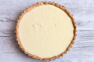 Preparazione Crostata al cioccolato bianco e fragole - Fase 3