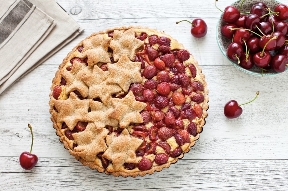 Crostata alle ciliegie di Vignola con frangipane alle nocciole ricetta