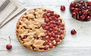 Crostata alle ciliegie di Vignola con frangipane alle nocciole