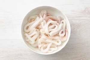 Preparazione Insalata di calamari, verdure e briciole croccanti - Fase 1