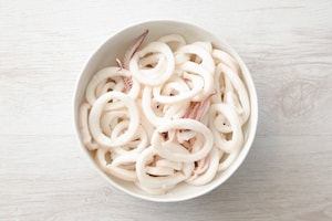 Preparazione Insalata di calamari, verdure e briciole croccanti - Fase 1